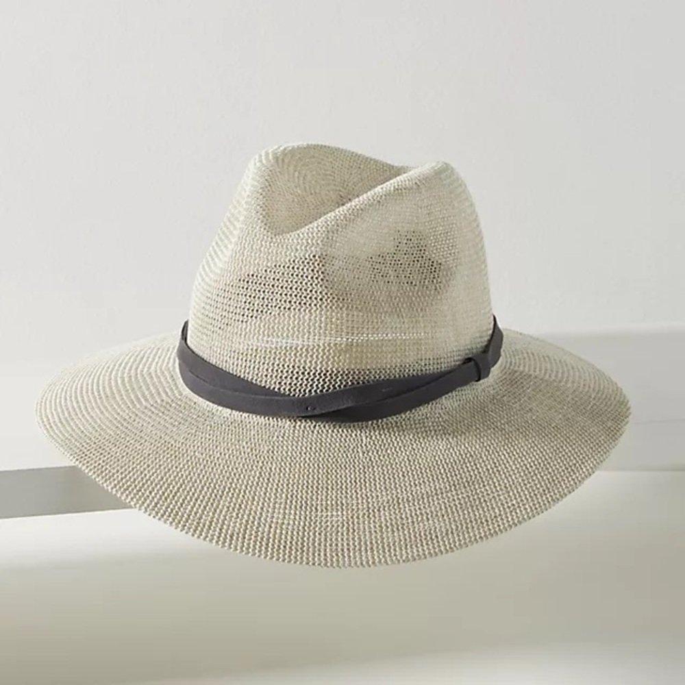 🛍️Anthropologie Cream Fedora Hat with Black Band🛍️